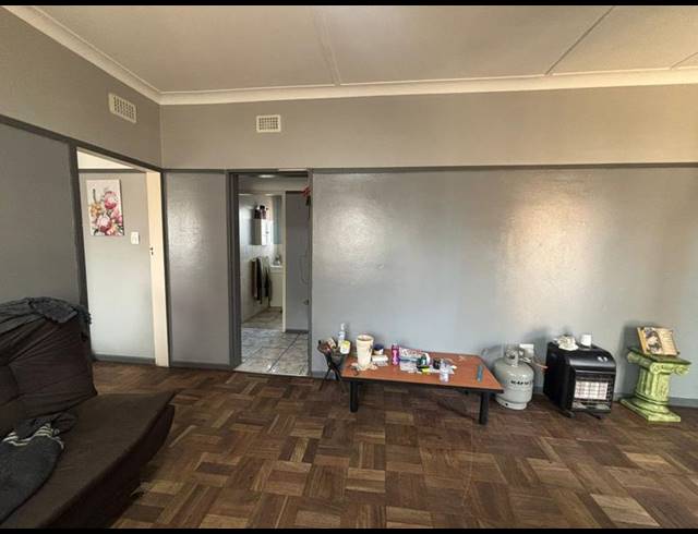 2 BEDROOM HOUSE FOR SALE IN NEWLANDS